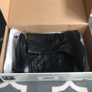 FRYE ANNA MID PULL ON BOOTS- BLACK